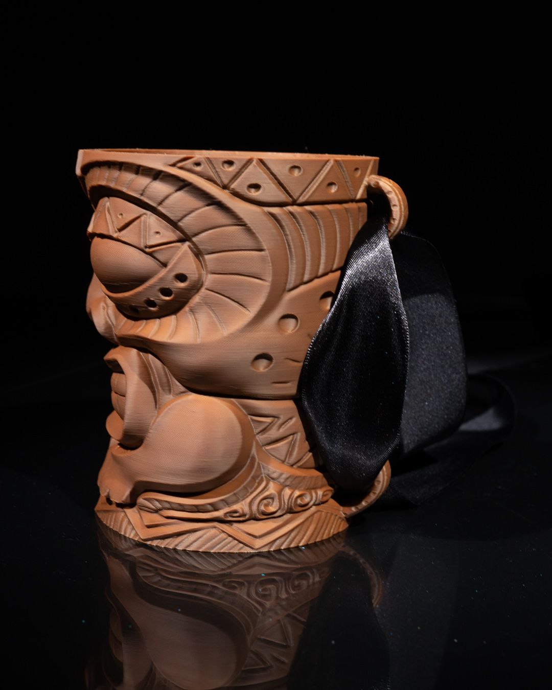 Carved Blumenvase & Tassenhalter
