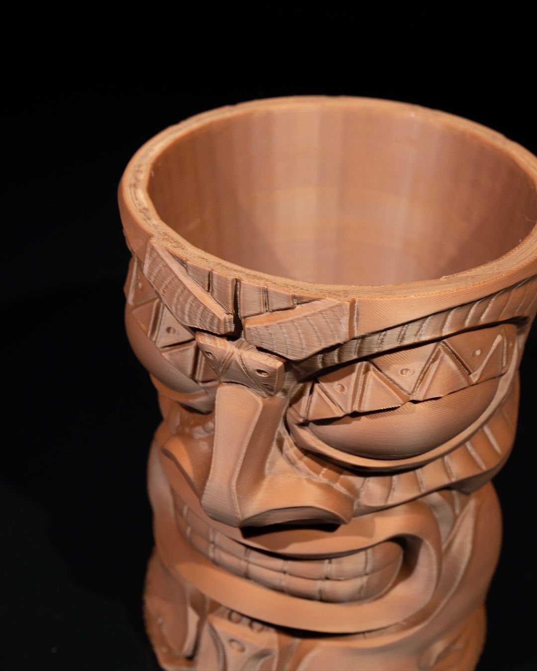 Carved Blumenvase & Tassenhalter