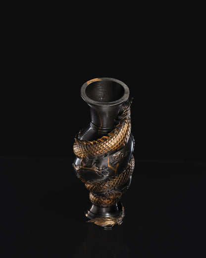 Drachenumwickelt Vase / Schwarzt