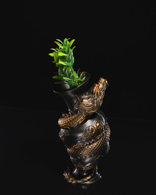 Drachenumwickelt Vase / Schwarzt